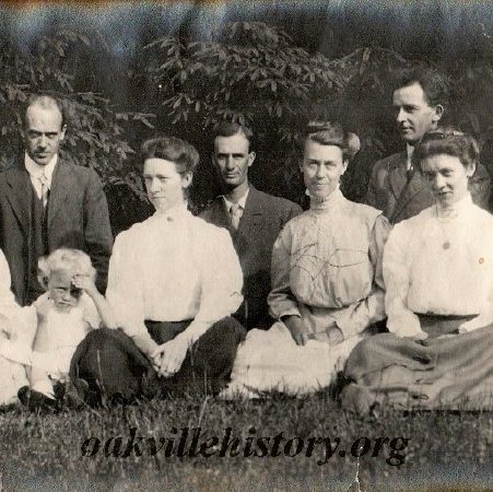 Frances Elena Savage, on far right, with other family members, 1910